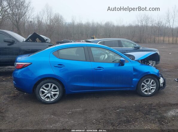 3MYDLBYV2JY325018 2018 TOYOTA YARIS IA Синий Вид задней части салона