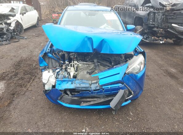 3MYDLBYV2JY325018 2018 TOYOTA YARIS IA Синий Вид спереди