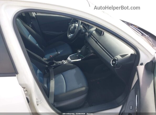 3MYDLBYV3JY305179 2018 TOYOTA YARIS IA Белый Вид салона спереди