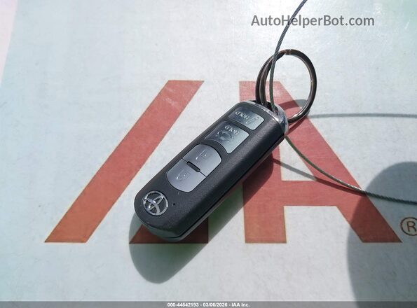 3MYDLBYV3JY305179 2018 TOYOTA YARIS IA Белый Вид панели приборов