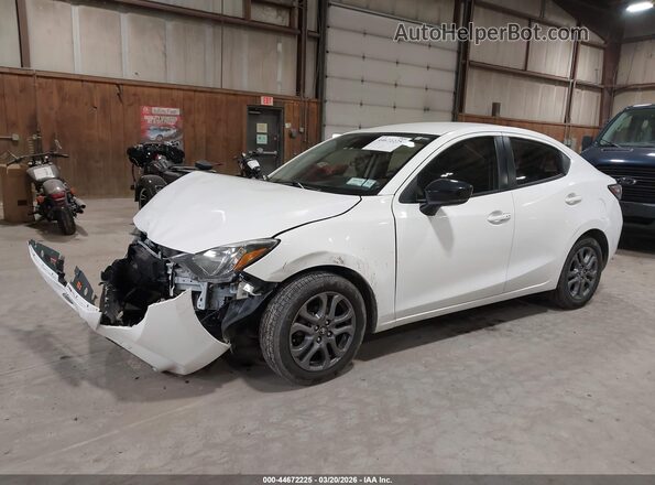 3MYDLBYV3LY708565 2020 TOYOTA LE Белый Передняя левая четверть