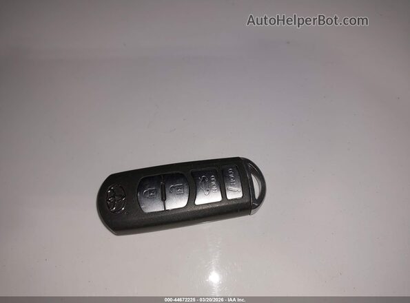 3MYDLBYV3LY708565 2020 TOYOTA LE Белый Вид панели приборов