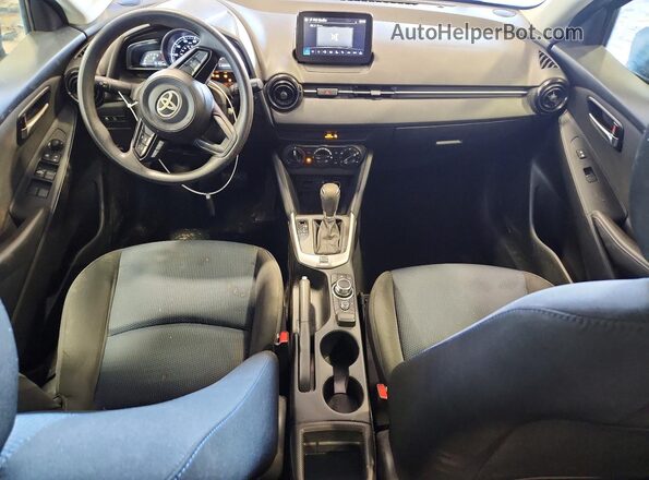 3MYDLBYV3LY708680 2020 TOYOTA YARIS Серый Вид панели приборов