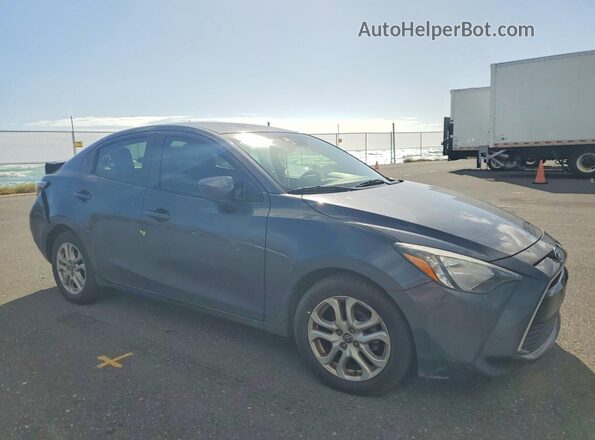 3MYDLBYV4HY155609 2017 TOYOTA YARIS Gray Передня права чверть