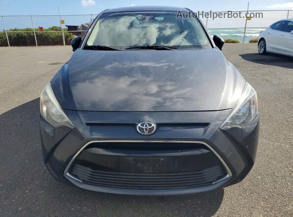3MYDLBYV4HY155609 2017 TOYOTA YARIS Gray Вид спереду