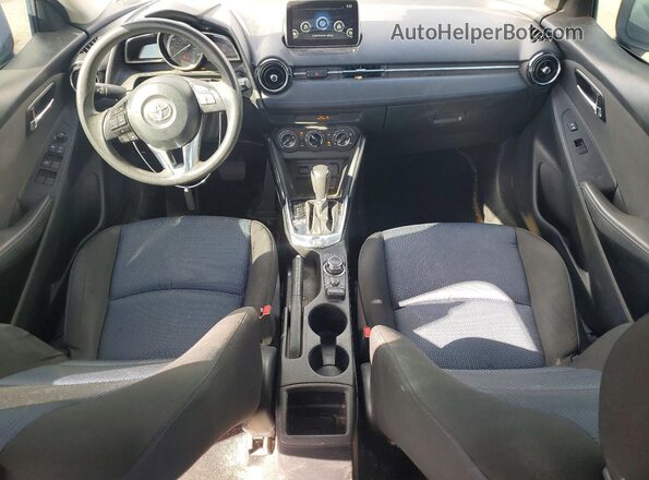 3MYDLBYV4HY155609 2017 TOYOTA YARIS Gray Вид панелі приладів