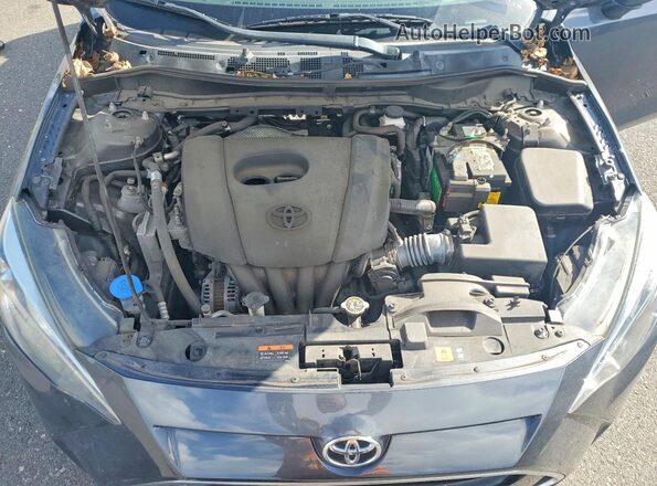 3MYDLBYV4HY155609 2017 TOYOTA YARIS Gray Вид задньої частини салону
