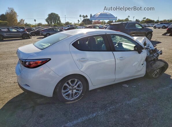 3MYDLBYV4HY178999 2017 TOYOTA YARIS White Tył prawy