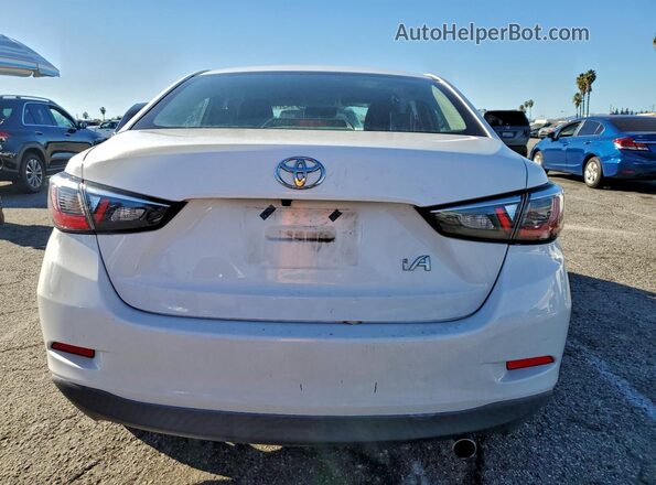 3MYDLBYV4HY178999 2017 TOYOTA YARIS White Widok z tyłu