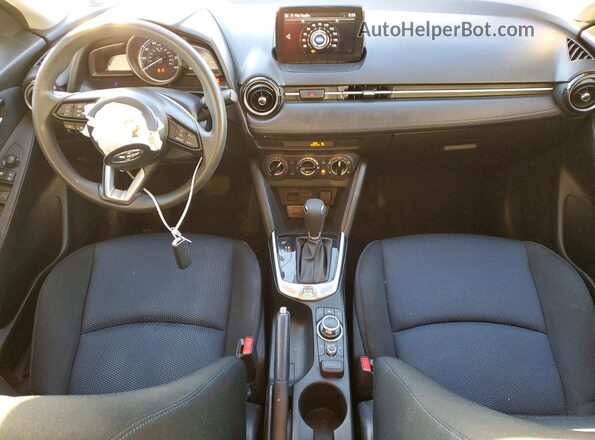 3MYDLBYV4LY704685 2020 TOYOTA YARIS Серый Вид панели приборов