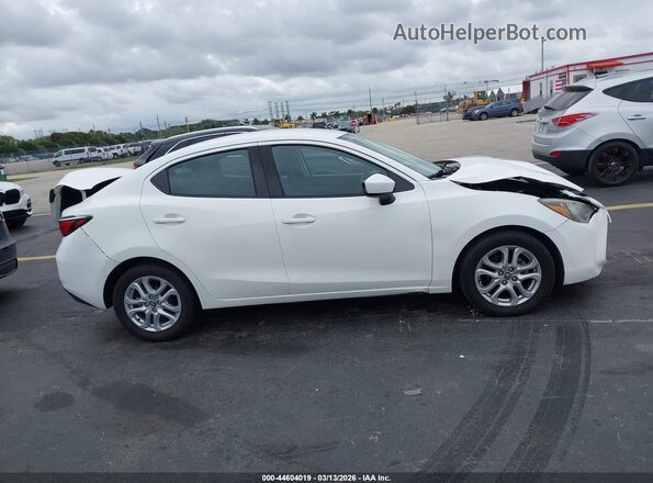 3MYDLBYV5HY150936 2017 TOYOTA YARIS IA White Vista interior trasera