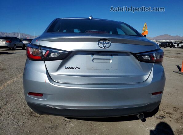 3MYDLBYV5KY501576 2019 TOYOTA YARIS Silver Widok z tyłu