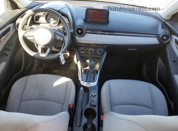 3MYDLBYV5KY501576 2019 TOYOTA YARIS Silver Widok deski rozdzielczej
