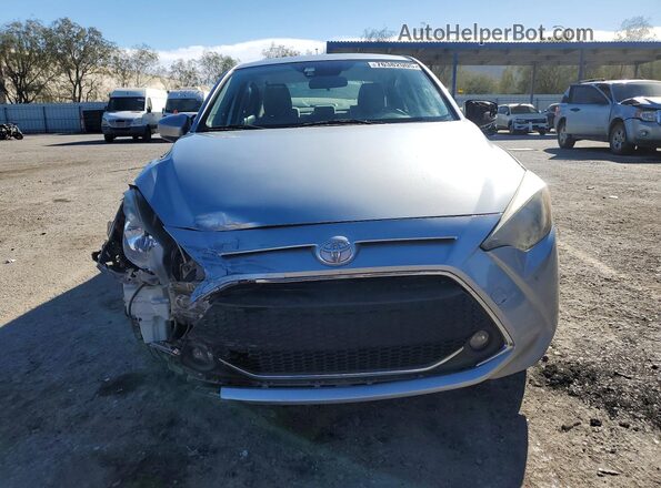 3MYDLBYV5KY501576 2019 TOYOTA YARIS Silver Widok z przodu
