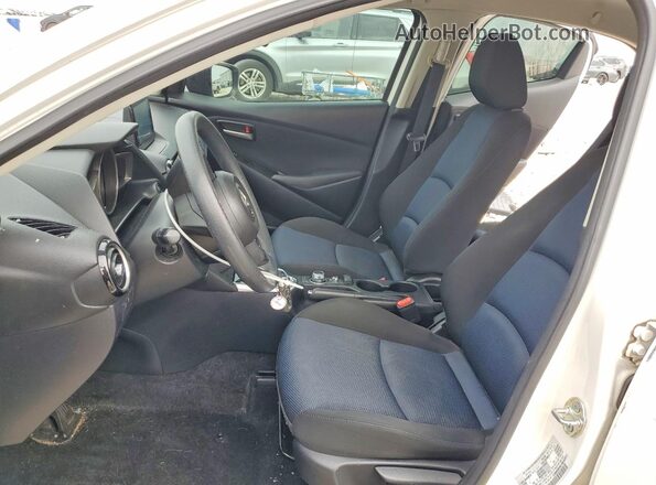 3MYDLBYV5LY715453 2020 TOYOTA YARIS Белый Вид салона спереди