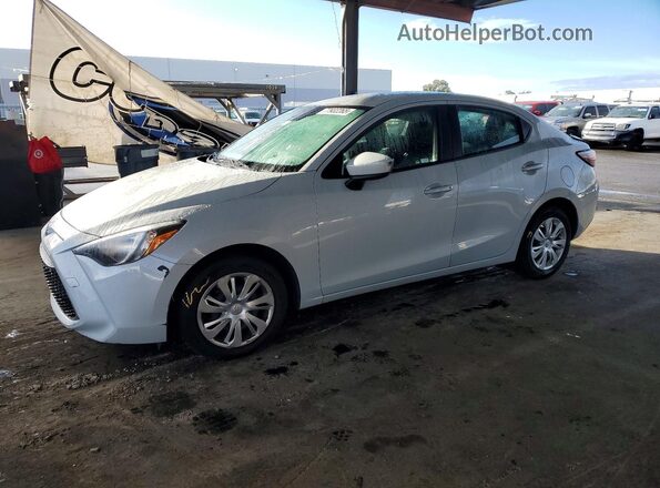 3MYDLBYV6KY520105 2019 TOYOTA YARIS Gray Առջևի ձախ երեք քառորդ տեսարան