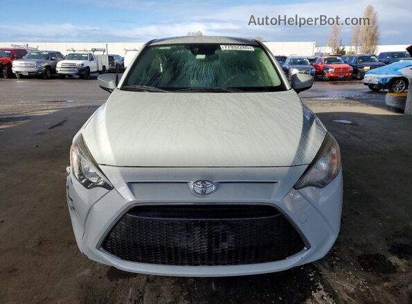 3MYDLBYV6KY520105 2019 TOYOTA YARIS Gray Դիմացի տեսք