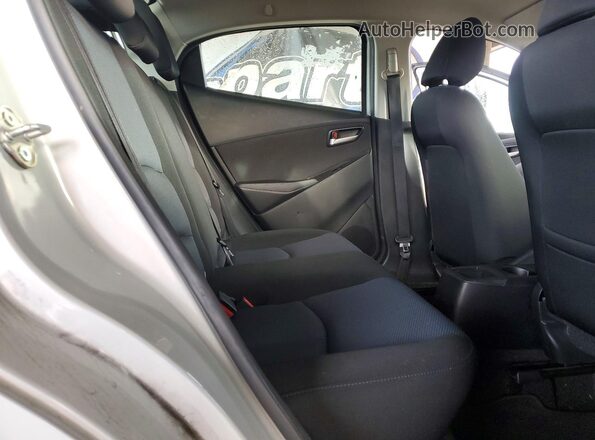 3MYDLBYV6KY520105 2019 TOYOTA YARIS Gray Հետևի նստատեղերի տեսք