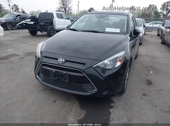 3MYDLBYV7HY148993 2017 TOYOTA YARIS IA Black Widok z przodu