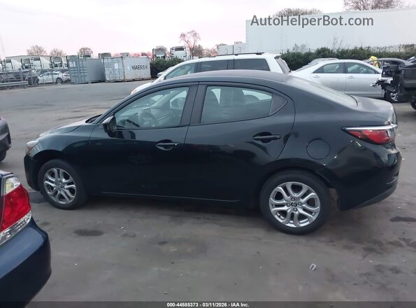 3MYDLBYV7HY148993 2017 TOYOTA YARIS IA Black Widok wnętrza 360 stopni