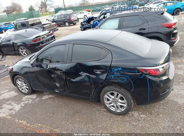 3MYDLBYV7HY159069 2017 TOYOTA YARIS IA Black Widok wnętrza 360 stopni