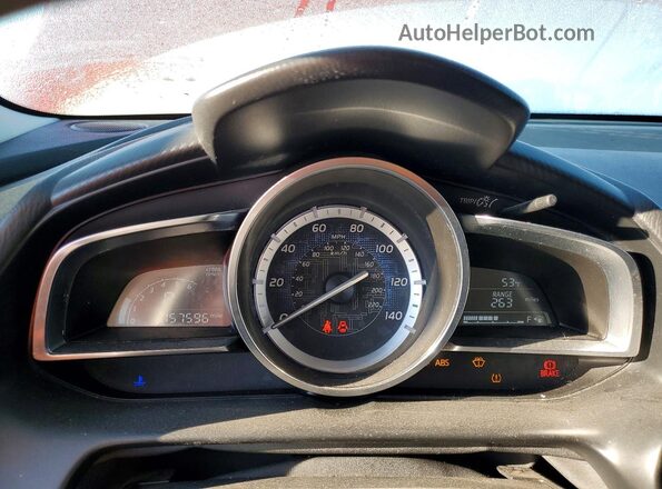 3MYDLBYV7HY161629 2017 TOYOTA YARIS Red Vista del cuadro de instrumentos