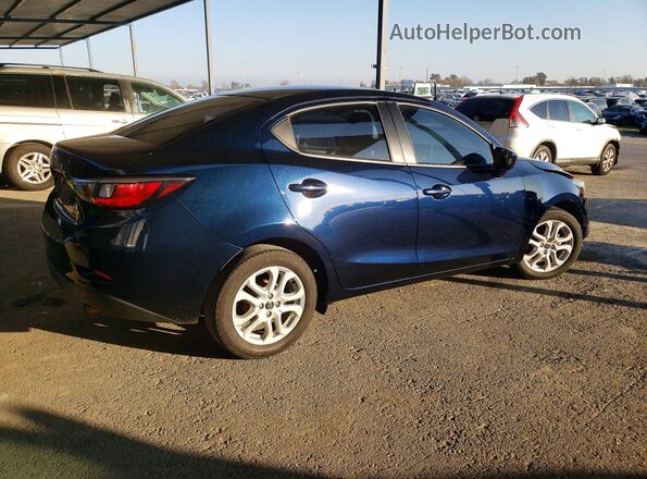 3MYDLBYV7JY322258 2018 TOYOTA YARIS Синий Задняя правая четверть