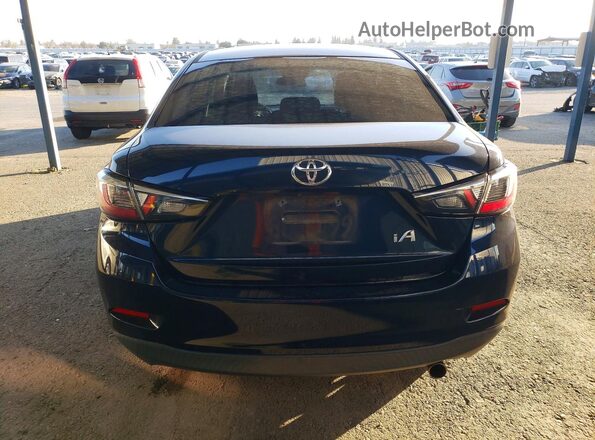 3MYDLBYV7JY322258 2018 TOYOTA YARIS Синий Вид сзади