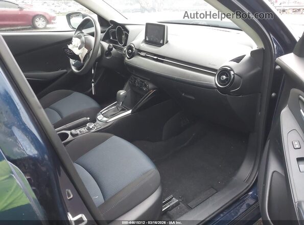 3MYDLBYV7JY326309 2018 TOYOTA YARIS IA Синий Вид салона спереди