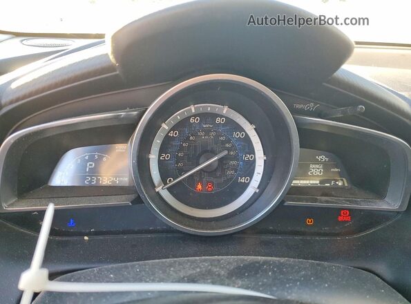 3MYDLBYV7JY332496 2018 TOYOTA YARIS Серебряный Вид щитка приборов