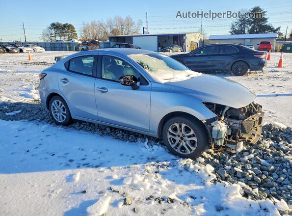 3MYDLBYV7JY332496 2018 TOYOTA YARIS Серебряный Передняя правая четверть