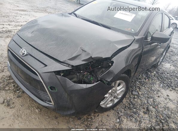 3MYDLBYV8HY164393 2017 TOYOTA YARIS IA Black Widok z przodu