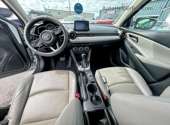 3MYDLBYV8KY509896 2019 TOYOTA LE Silver Widok zestawu wskaźników