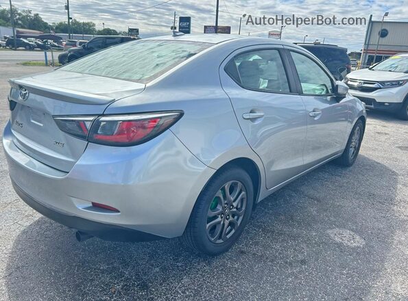 3MYDLBYV8KY509896 2019 TOYOTA LE Silver Przód prawy