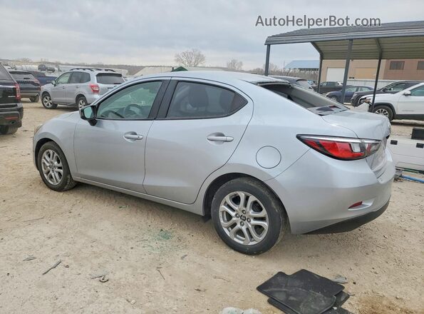 3MYDLBYV9HY164404 2017 TOYOTA YARIS Серебряный Задняя левая четверть