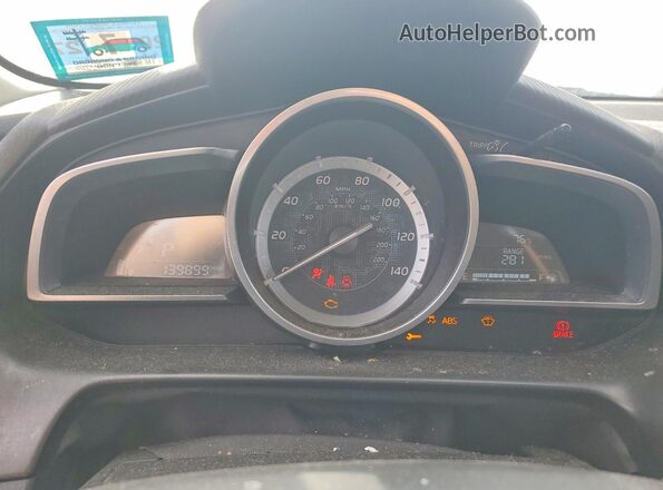3MYDLBYV9JY323220 2018 TOYOTA YARIS Красный Вид щитка приборов