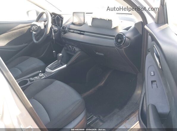 3MYDLBYV9KY516341 2019 TOYOTA YARIS Silver Vista interior delantera