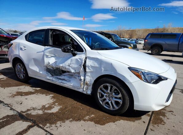 3MYDLBYVXHY174455 2017 TOYOTA YARIS Белый Передняя правая четверть