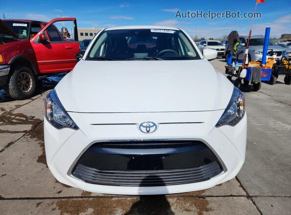 3MYDLBYVXHY174455 2017 TOYOTA YARIS Белый Вид спереди
