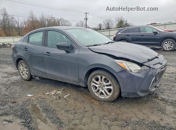 3MYDLBYVXHY180367 2017 TOYOTA YARIS Charcoal Front right