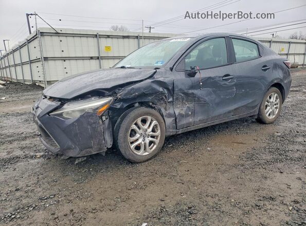 3MYDLBYVXHY180367 2017 TOYOTA YARIS Charcoal Front left
