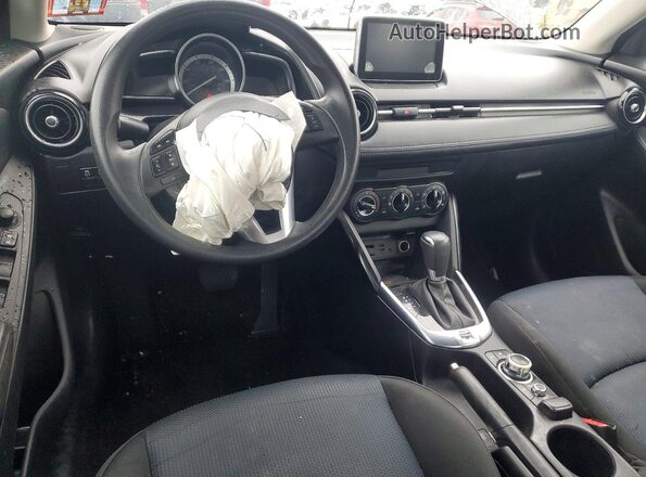 3MYDLBYVXHY180367 2017 TOYOTA YARIS Charcoal Dashboard view