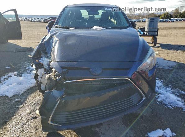 3MYDLBYVXJY304093 2018 TOYOTA YARIS Blue Widok z przodu