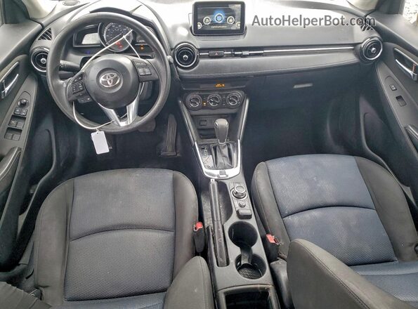 3MYDLBYVXJY304093 2018 TOYOTA YARIS Blue Widok deski rozdzielczej