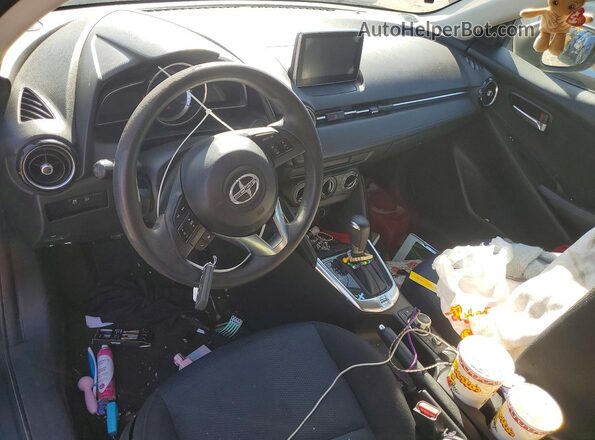 3MYDLBZV3GY136790 2016 TOYOTA SCION Серый Вид панели приборов