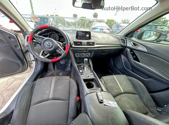 3MZBN1U76JM174755 2018 MAZDA 3 Белый Вид щитка приборов