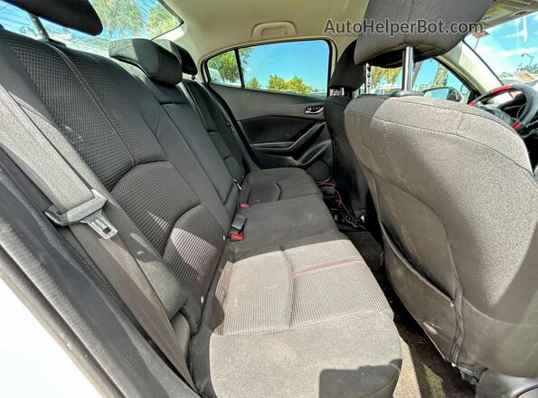 3MZBN1U76JM174755 2018 MAZDA 3 Белый Вид сзади