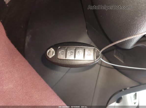 3N1AB7AP0HY365446 2017 NISSAN SENTRA Белый Вид панели приборов