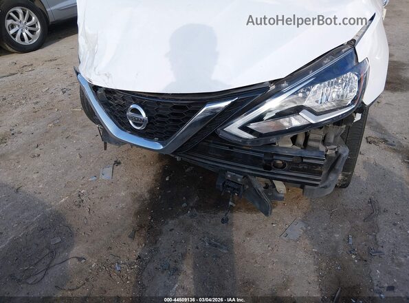 3N1AB7APXJY328443 2018 NISSAN SENTRA Белый Вид спереди