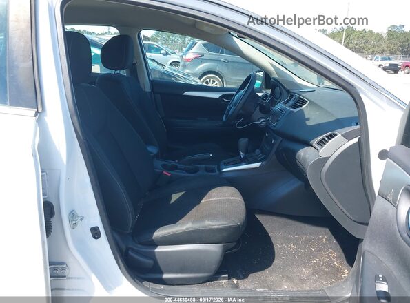 3N1AB7APXJY329883 2018 NISSAN SENTRA Белый Вид салона спереди
